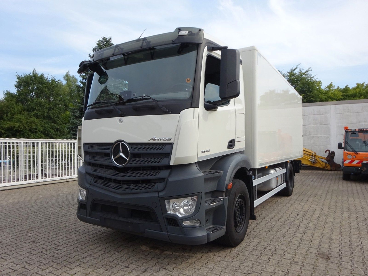 Mercedes-Benz 1842 Antos Koffer + BÄR Ladebordwand 4x2 - Xe tải hộp: hình 3 Mercedes-Benz 1842 Antos Koffer + BÄR Ladebordwand 4x2 - Xe tải hộp: hình 3