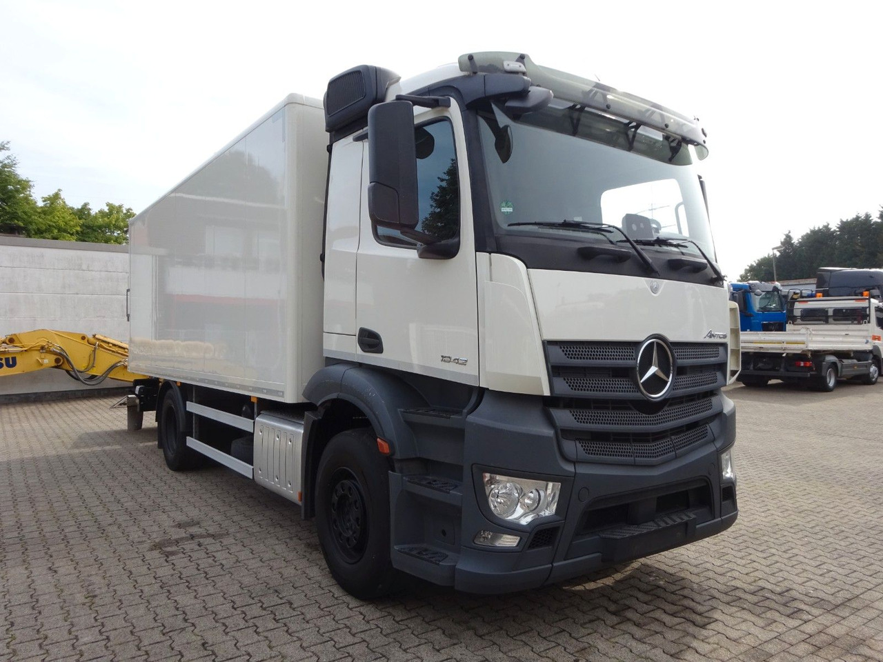 Mercedes-Benz 1842 Antos Koffer + BÄR Ladebordwand 4x2 - Xe tải hộp: hình 1 Mercedes-Benz 1842 Antos Koffer + BÄR Ladebordwand 4x2 - Xe tải hộp: hình 1