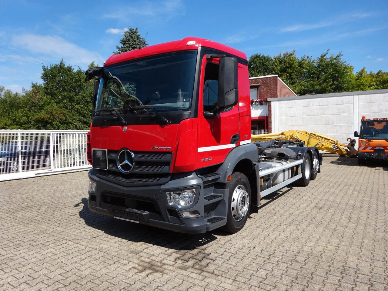 Mercedes-Benz 2532 ANTOS MEILLER Abroller Lift+Lenkachse 6x2 - Xe tải nâng móc: hình 2 Mercedes-Benz 2532 ANTOS MEILLER Abroller Lift+Lenkachse 6x2 - Xe tải nâng móc: hình 2