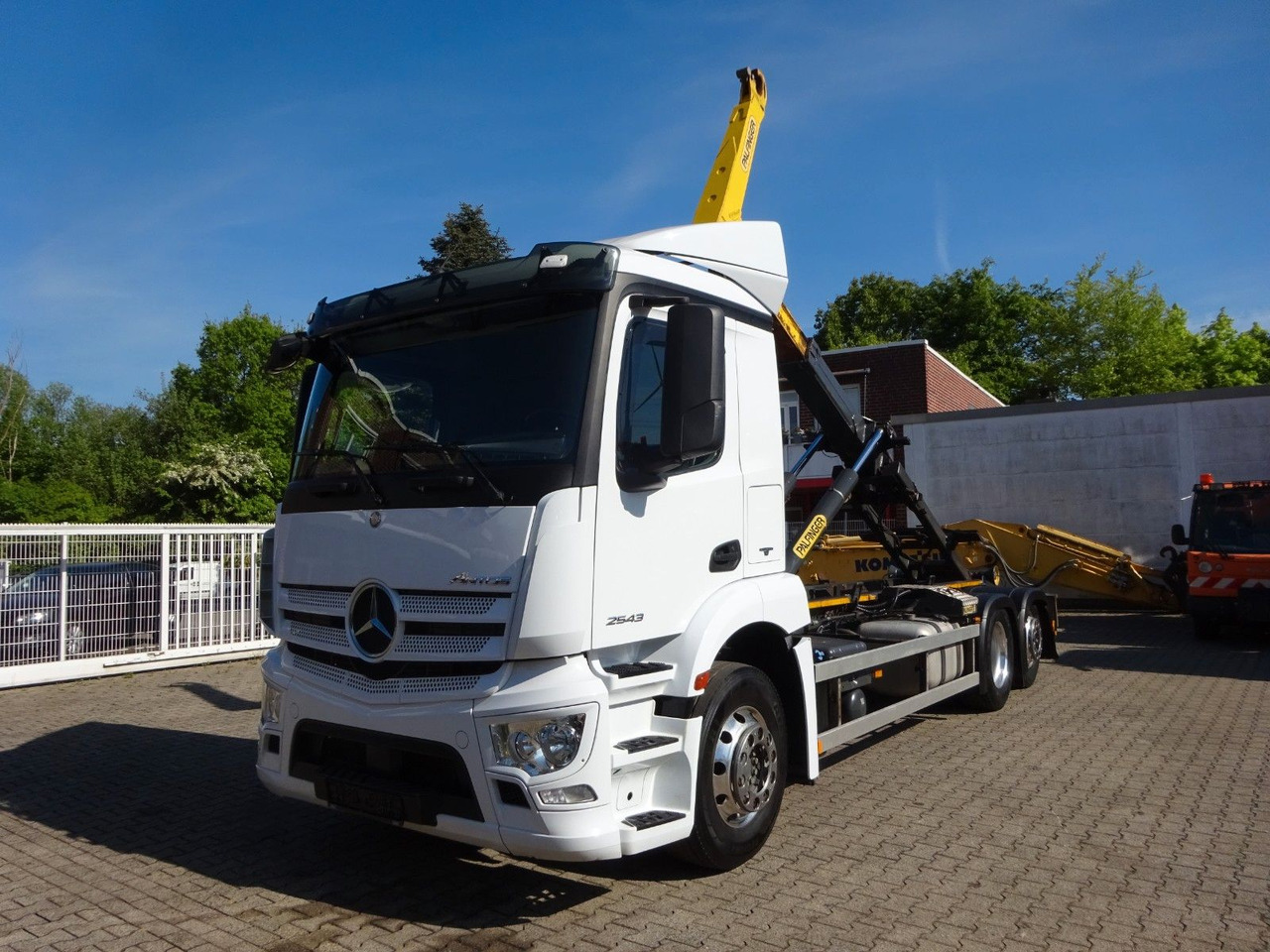 Mercedes-Benz 2543 Antos PALFINGER Abroller - Xe tải nâng móc: hình 1 Mercedes-Benz 2543 Antos PALFINGER Abroller - Xe tải nâng móc: hình 1