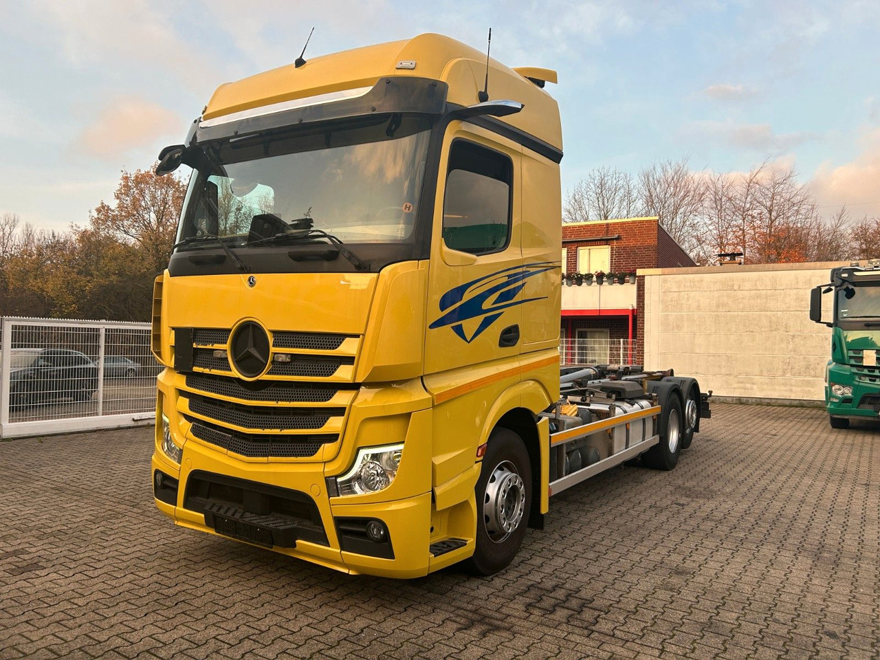 Mercedes-Benz 2545 Actros MEILLER Abroller 6x2 - Xe tải nâng móc: hình 1 Mercedes-Benz 2545 Actros MEILLER Abroller 6x2 - Xe tải nâng móc: hình 1