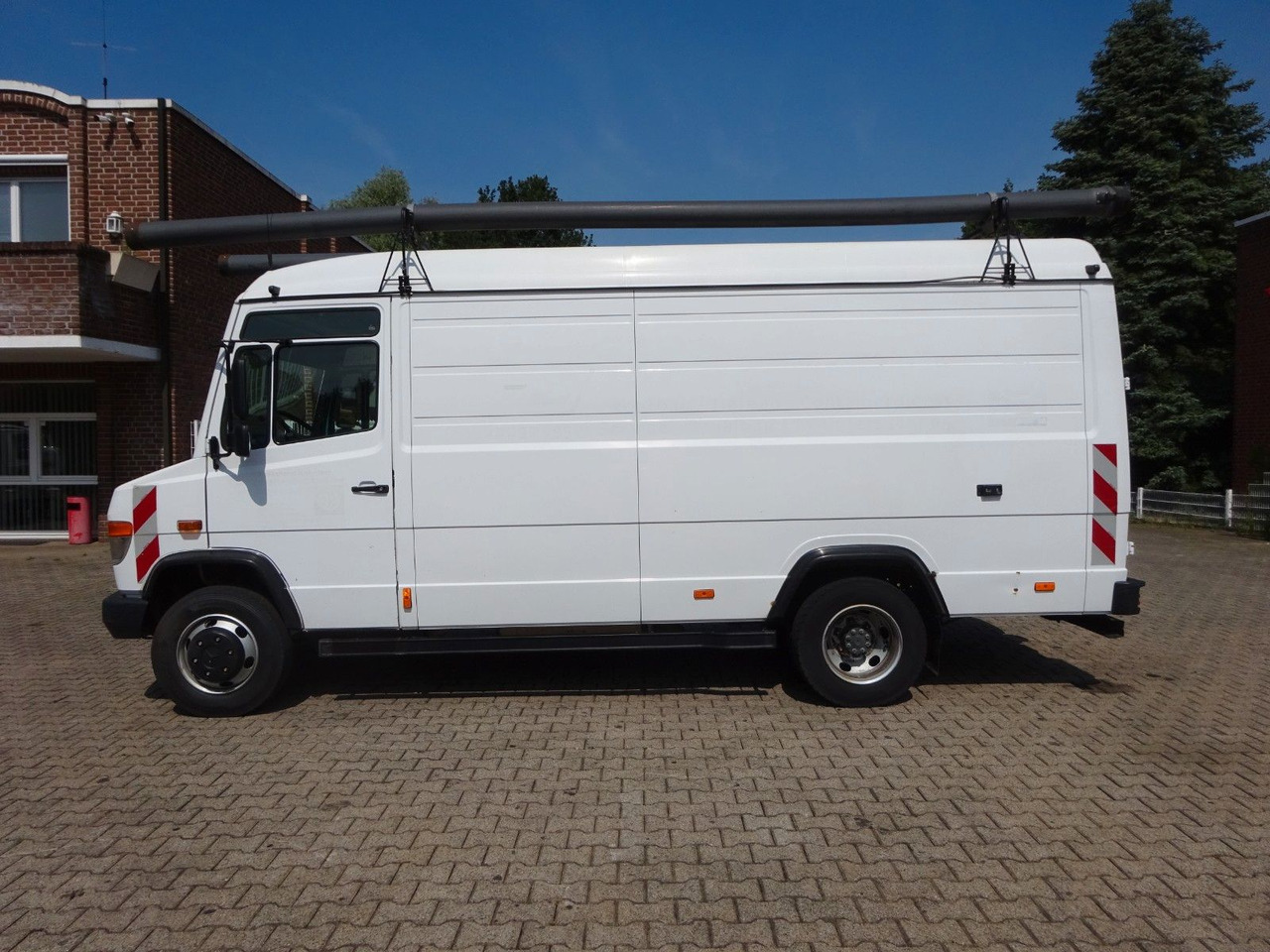 Mercedes-Benz 616D Vario Kastenwagen 4x2 - Xe van chở hàng: hình 3 Mercedes-Benz 616D Vario Kastenwagen 4x2 - Xe van chở hàng: hình 3