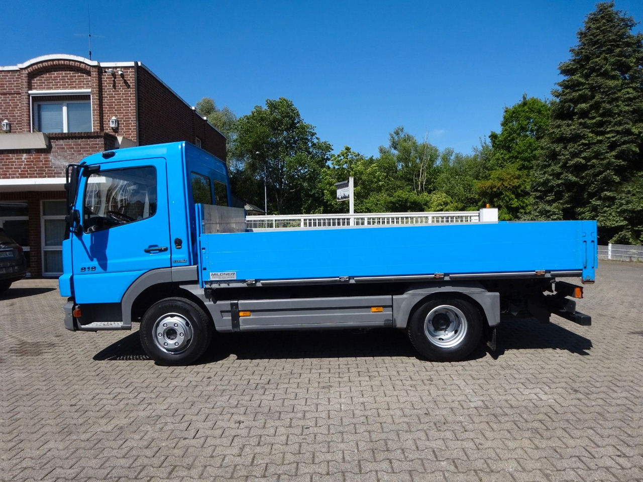 Mercedes-Benz 818 Atego kurze Pritsche 4.0 Meter - Xe tải nhỏ phẳng: hình 3 Mercedes-Benz 818 Atego kurze Pritsche 4.0 Meter - Xe tải nhỏ phẳng: hình 3