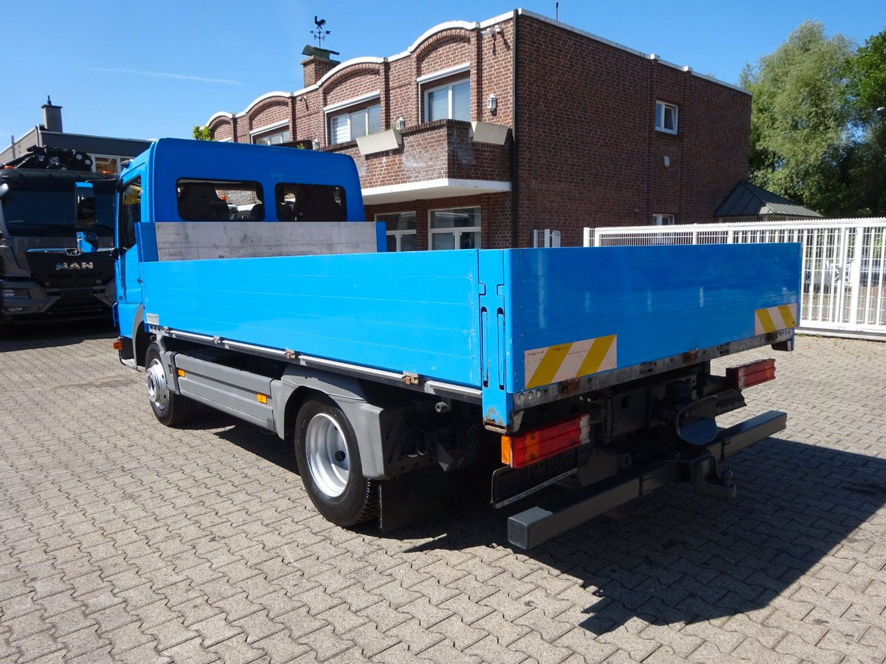 Mercedes-Benz 818 Atego kurze Pritsche 4.0 Meter - Xe tải nhỏ phẳng: hình 4 Mercedes-Benz 818 Atego kurze Pritsche 4.0 Meter - Xe tải nhỏ phẳng: hình 4