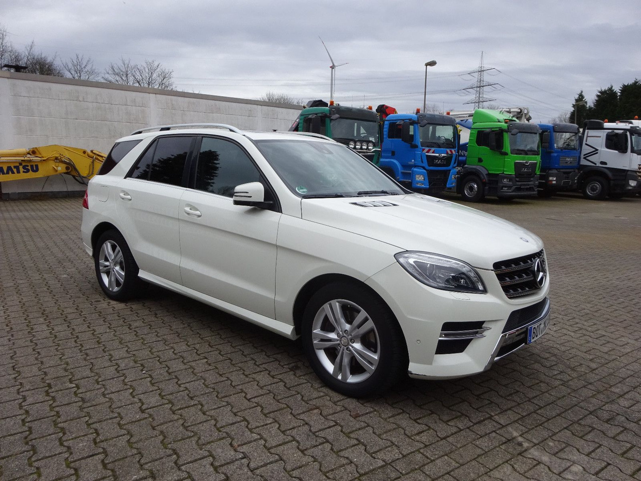 Mercedes-Benz ML 350 CDI BlueTec Mercedes-Benz ML 350 CDI BlueTec. AMG Paket - SUV: hình 1 Mercedes-Benz ML 350 CDI BlueTec Mercedes-Benz ML 350 CDI BlueTec. AMG Paket - SUV: hình 1