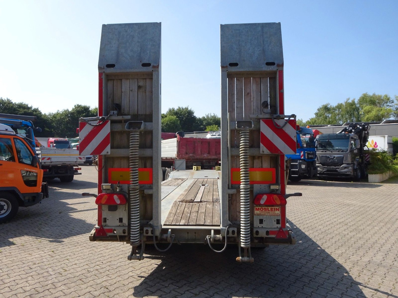 Rơ moóc thùng thấp Möslein Tieflader Anhänger mit 3 Achsen und Rampen: hình 6