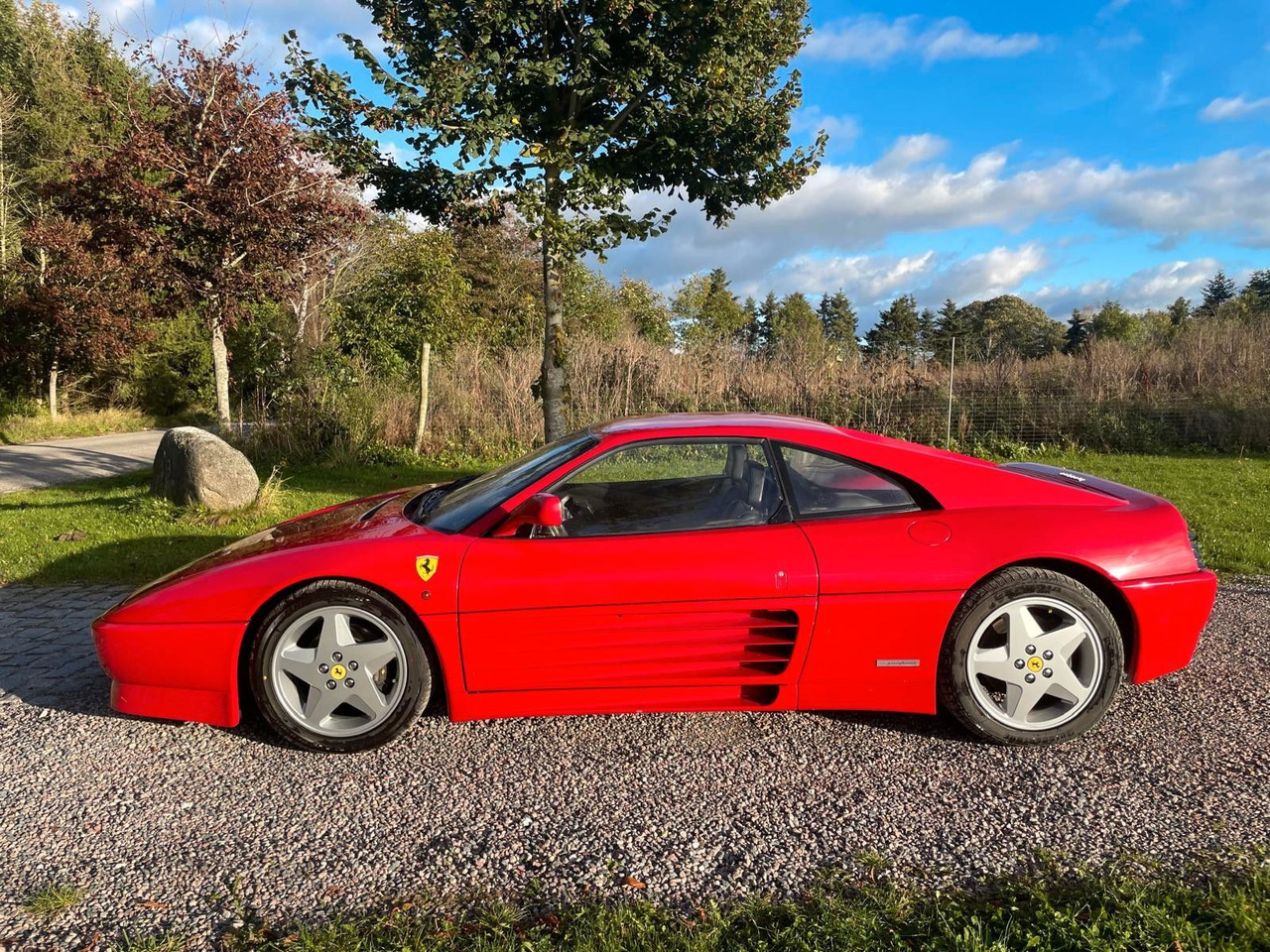 Ferrari 348 TB - Xe coupe: hình 2 Ferrari 348 TB - Xe coupe: hình 2