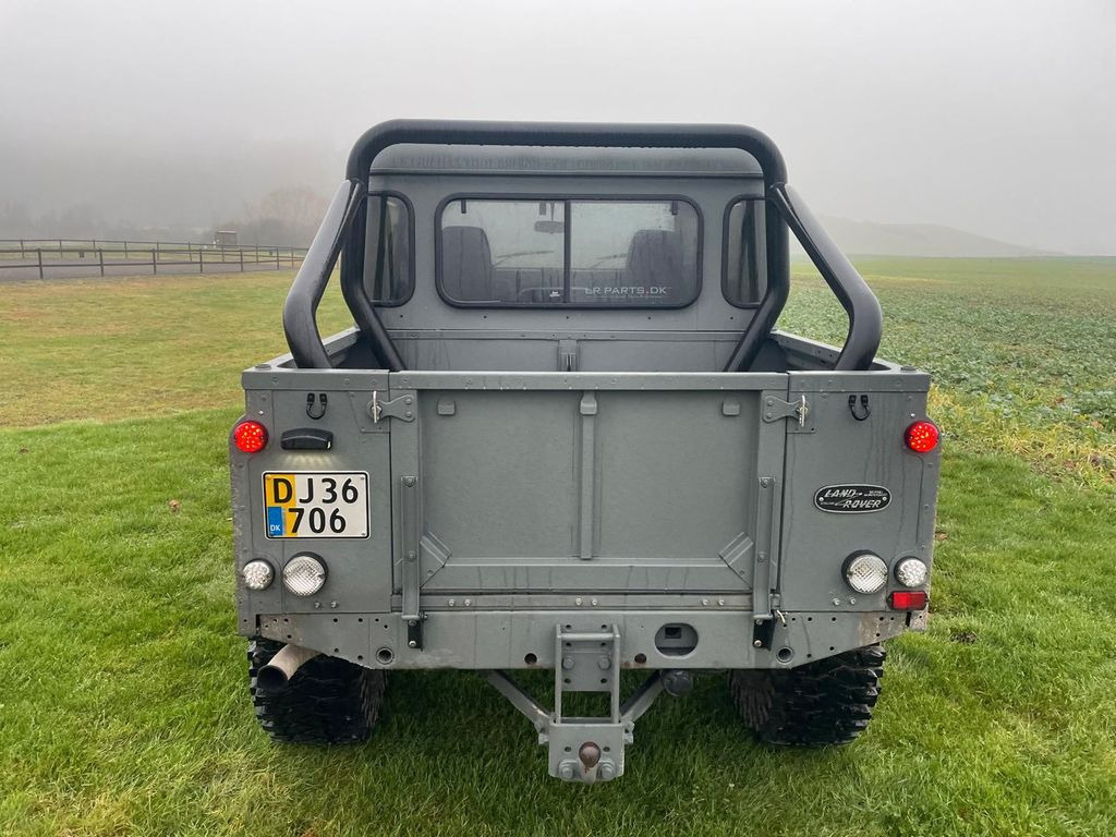 Land Rover Defender 110 2.5 - SUV: hình 4 Land Rover Defender 110 2.5 - SUV: hình 4