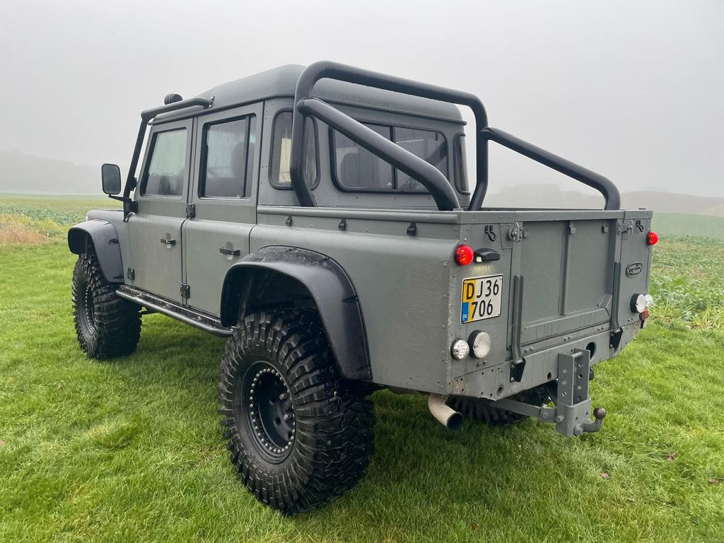 Land Rover Defender 110 2.5 - SUV: hình 3 Land Rover Defender 110 2.5 - SUV: hình 3