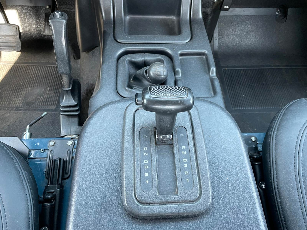 Xe bán tải Land Rover LR Defender 90 Soft Top V8 Automatic 60000 brutt Land Rover LR Defender 90 SoftTop V8 Automatic: hình 16