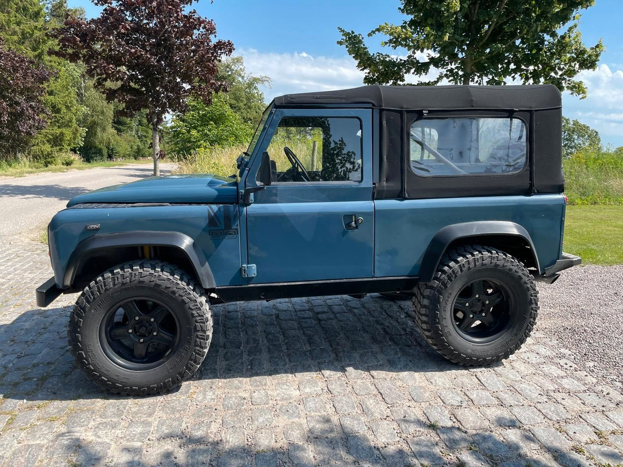 Land Rover LR Defender 90 Soft Top V8 Automatic 60000 brutt Land Rover LR Defender 90 SoftTop V8 Automatic - Xe bán tải: hình 2 Land Rover LR Defender 90 Soft Top V8 Automatic 60000 brutt Land Rover LR Defender 90 SoftTop V8 Automatic - Xe bán tải: hình 2