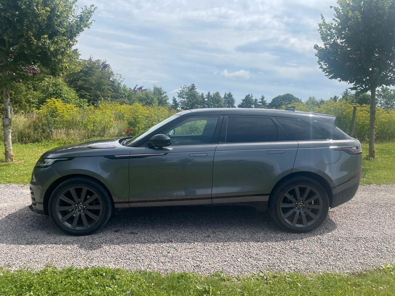 Land Rover Range Rover Velar R-Dynamic 3.0D 4WD Land Rover Velar R-Dynamic 3.0D 4WD *LKW zullasung: 2 sitze - SUV: hình 2 Land Rover Range Rover Velar R-Dynamic 3.0D 4WD Land Rover Velar R-Dynamic 3.0D 4WD *LKW zullasung: 2 sitze - SUV: hình 2