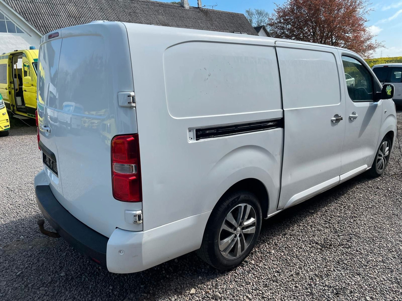Peugeot Expert Kasten Premium L3 BlueHDi 2,0 *Defect* - Xe van nhỏ gọn: hình 5 Peugeot Expert Kasten Premium L3 BlueHDi 2,0 *Defect* - Xe van nhỏ gọn: hình 5