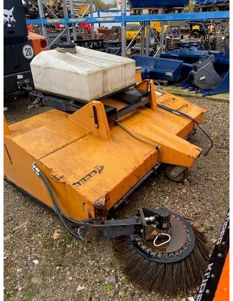 Bema 40 Classic 2050 Kehrbesen 2.200 EUR - Chổi cho Máy móc xây dựng: hình 2 Bema 40 Classic 2050 Kehrbesen 2.200 EUR - Chổi cho Máy móc xây dựng: hình 2