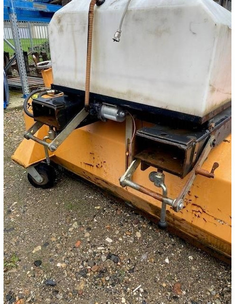 Bema 40 Classic 2050 Kehrbesen 2.200 EUR - Chổi cho Máy móc xây dựng: hình 3 Bema 40 Classic 2050 Kehrbesen 2.200 EUR - Chổi cho Máy móc xây dựng: hình 3