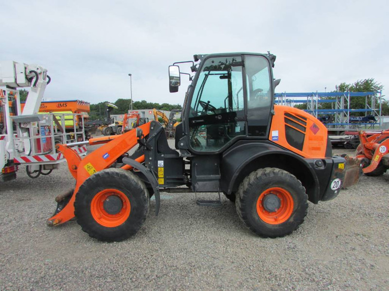 Komatsu WA 100 M-7 Radlader 29.000 EUR - Máy xúc lật bánh lốp: hình 1 Komatsu WA 100 M-7 Radlader 29.000 EUR - Máy xúc lật bánh lốp: hình 1