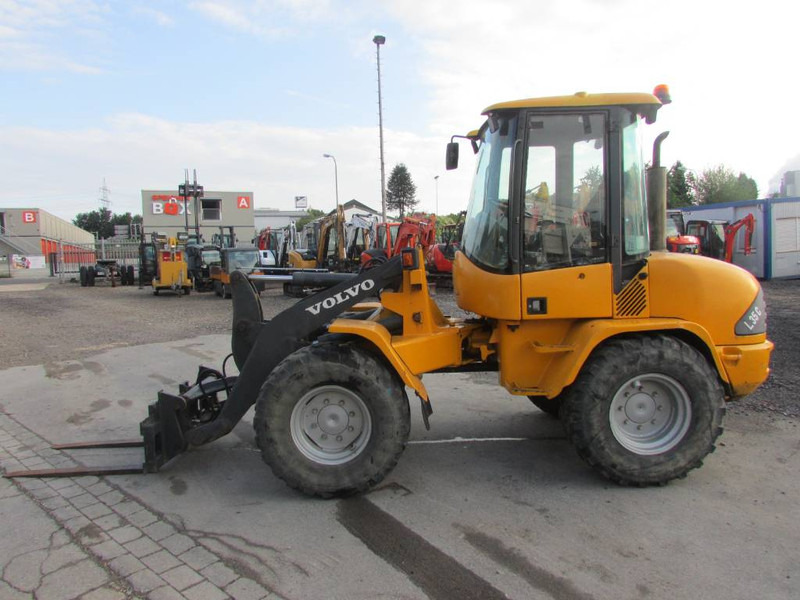 Volvo L 35 B-Z Radlader 18.000 EUR - Máy xúc lật bánh lốp: hình 1 Volvo L 35 B-Z Radlader 18.000 EUR - Máy xúc lật bánh lốp: hình 1