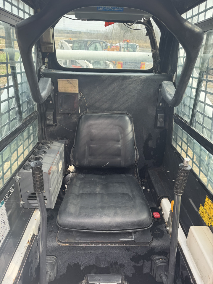 BOBCAT S18 - Máy xúc lật đa năng: hình 2 BOBCAT S18 - Máy xúc lật đa năng: hình 2