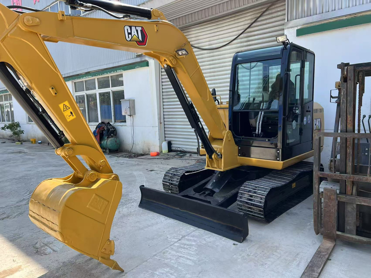 CATERPILLAR 305.5E2 - Máy xúc mini: hình 3 CATERPILLAR 305.5E2 - Máy xúc mini: hình 3
