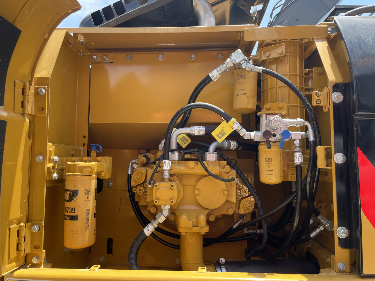 Máy xúc bánh xích CATERPILLAR 323D2: hình 9