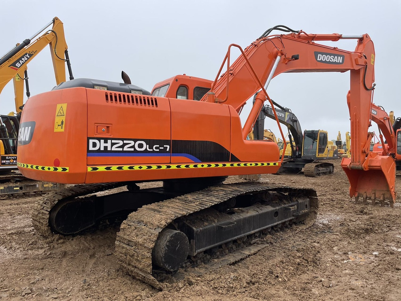 DOOSAN DH220 - Máy xúc bánh xích: hình 2 DOOSAN DH220 - Máy xúc bánh xích: hình 2
