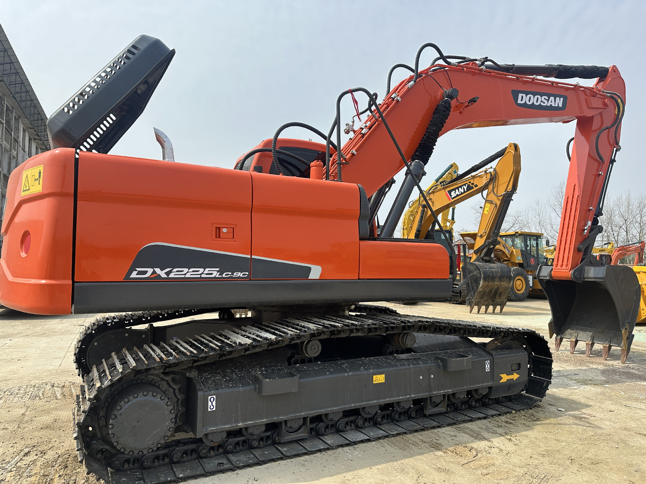 DOOSAN DX225LC-9C - Máy xúc bánh xích: hình 1 DOOSAN DX225LC-9C - Máy xúc bánh xích: hình 1
