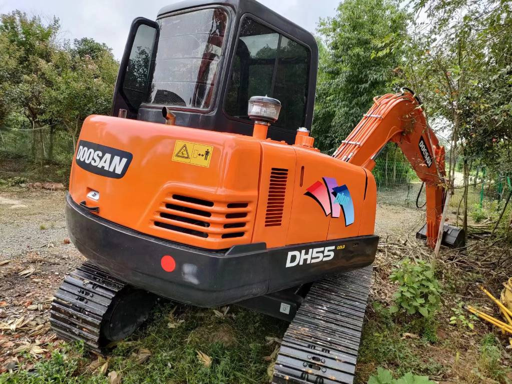 Doosan DH 55 - Máy xúc mini: hình 3 Doosan DH 55 - Máy xúc mini: hình 3