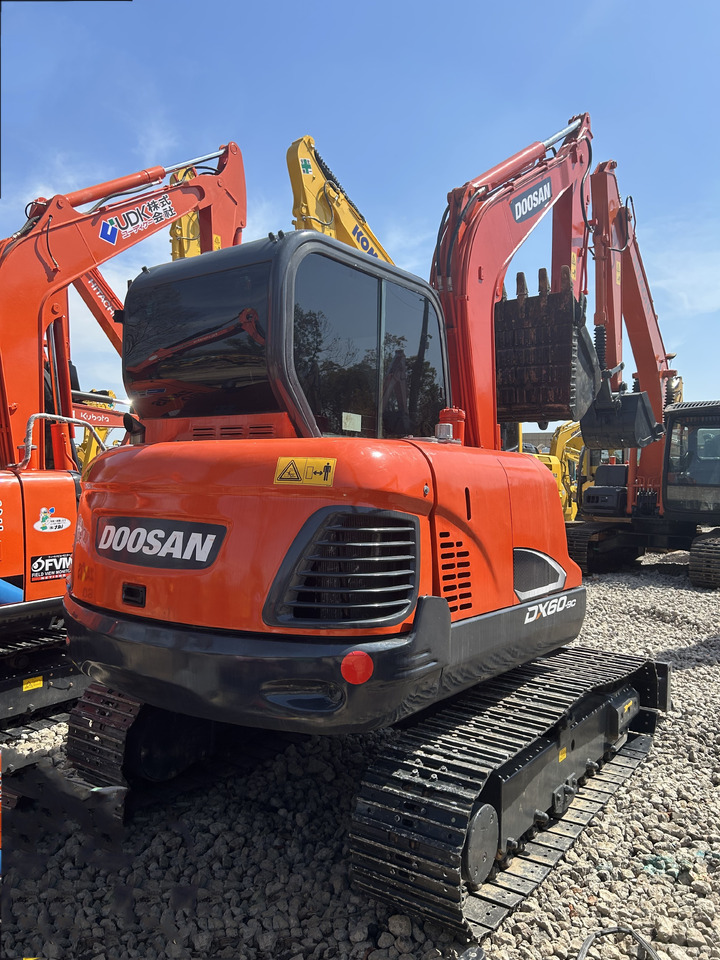 Doosan DX60 - Máy xúc mini: hình 5 Doosan DX60 - Máy xúc mini: hình 5