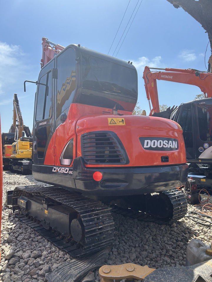 Doosan DX60 - Máy xúc mini: hình 4 Doosan DX60 - Máy xúc mini: hình 4