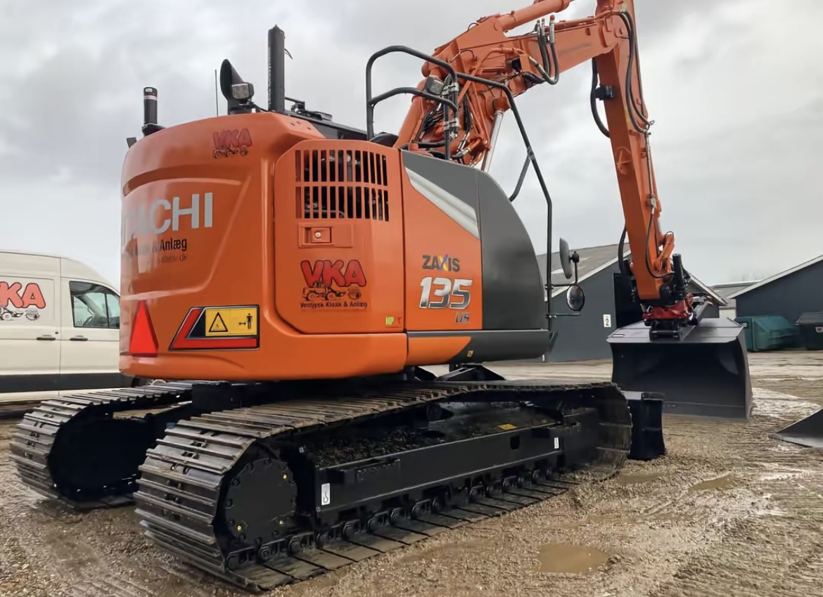 HITACHI ZX135 - Máy xúc bánh xích: hình 1 HITACHI ZX135 - Máy xúc bánh xích: hình 1