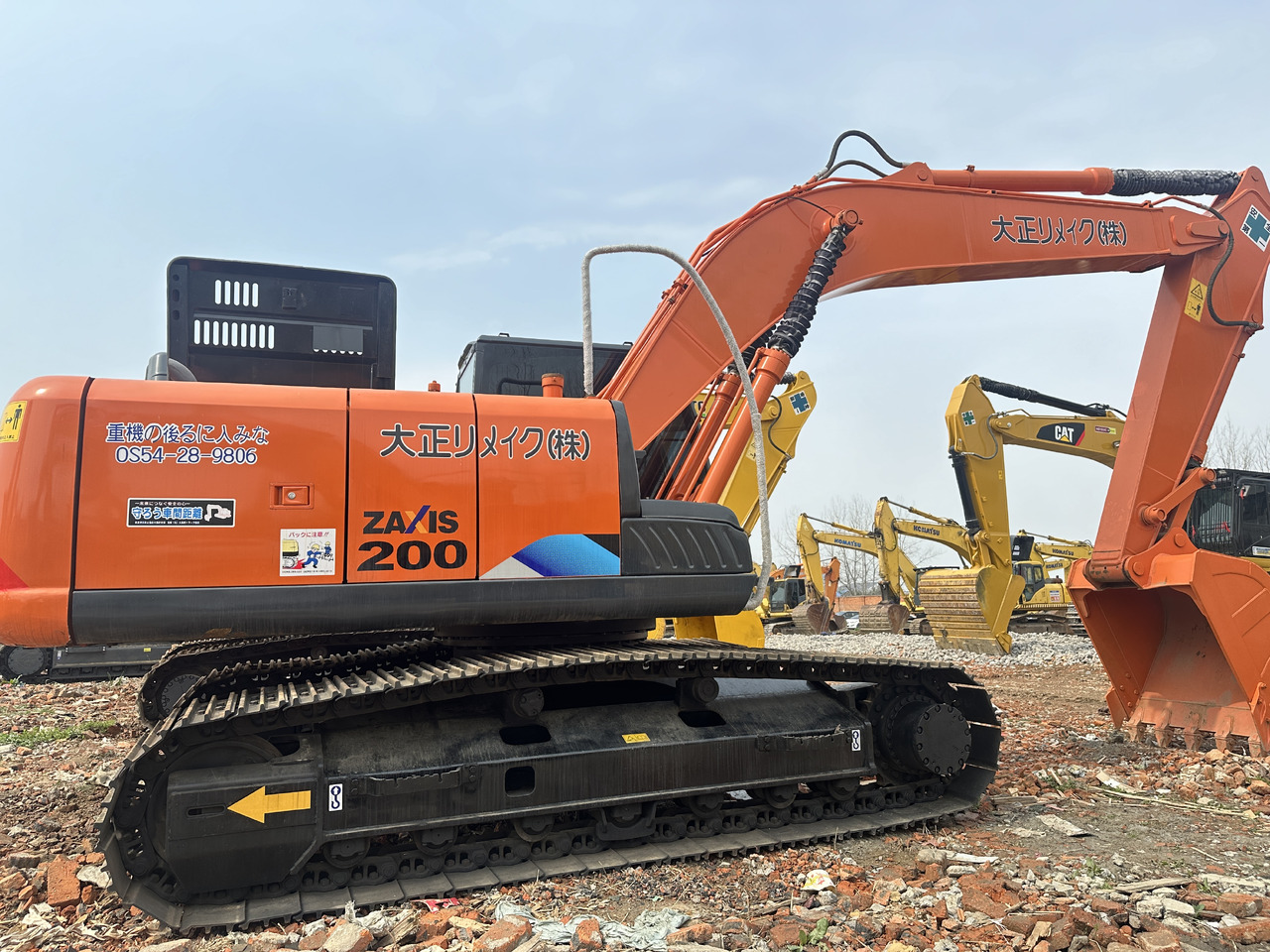 HITACHI ZX200-3 - Máy xúc bánh xích: hình 1 HITACHI ZX200-3 - Máy xúc bánh xích: hình 1