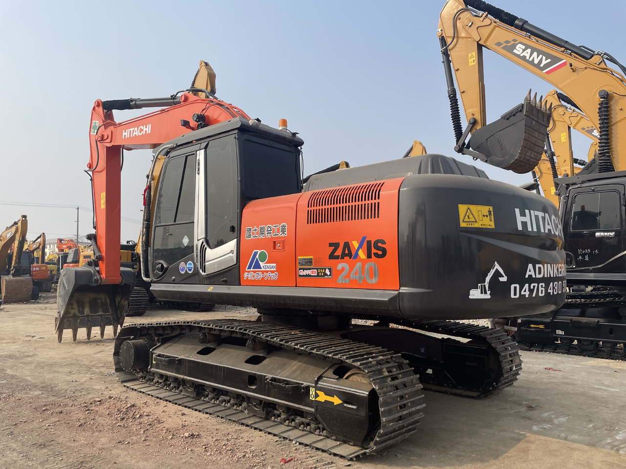 HITACHI ZX240 - Máy xúc bánh xích: hình 1 HITACHI ZX240 - Máy xúc bánh xích: hình 1