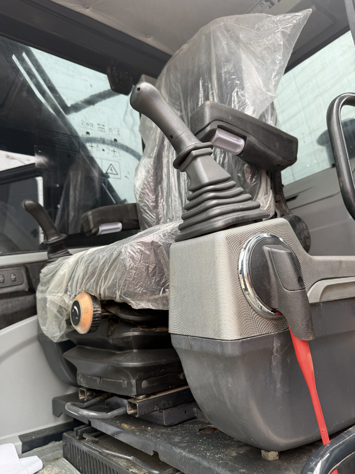 HYUNDAI HX220HD - Máy xúc bánh xích: hình 3 HYUNDAI HX220HD - Máy xúc bánh xích: hình 3