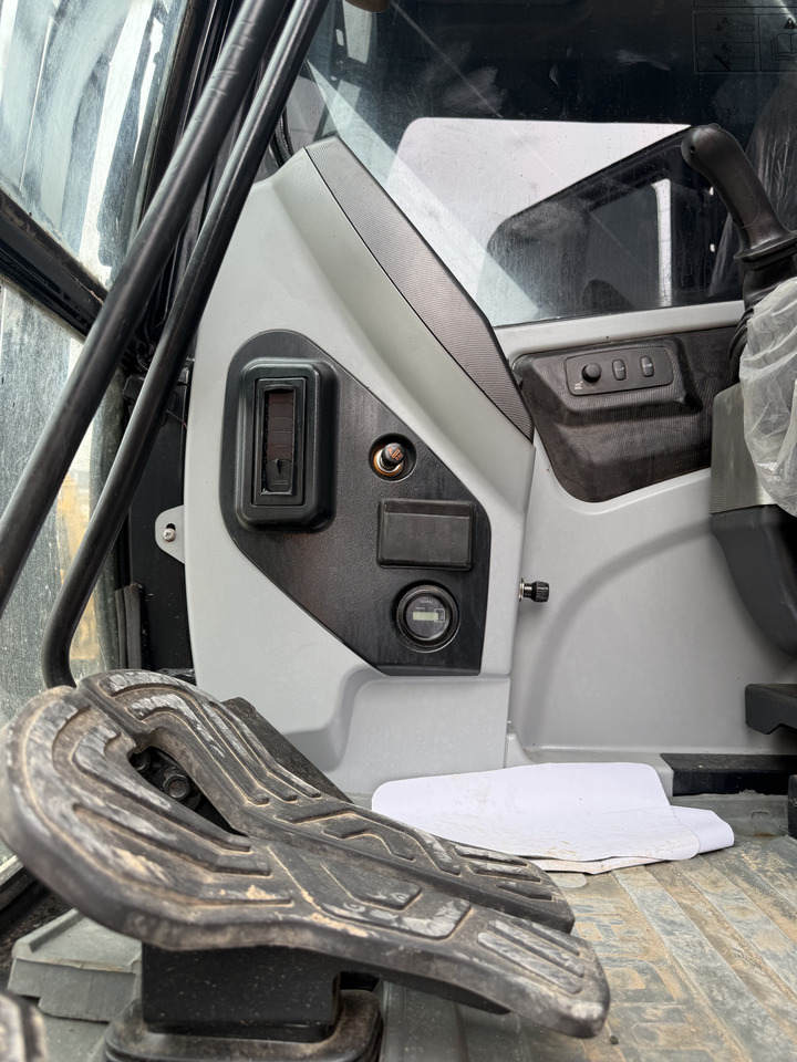 HYUNDAI HX220HD - Máy xúc bánh xích: hình 4 HYUNDAI HX220HD - Máy xúc bánh xích: hình 4