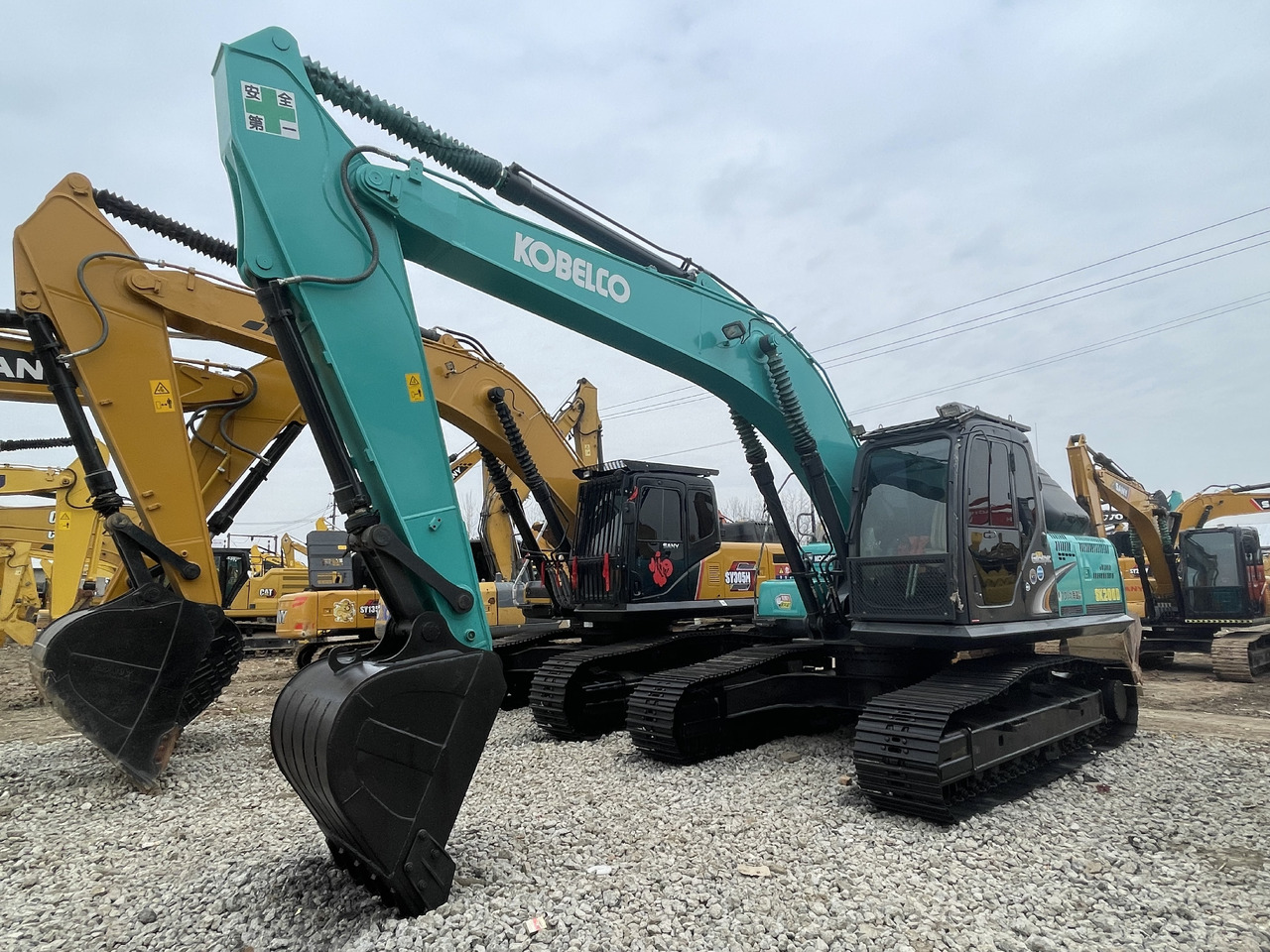 KOBELCO SK200-8 - Máy xúc bánh xích: hình 2 KOBELCO SK200-8 - Máy xúc bánh xích: hình 2