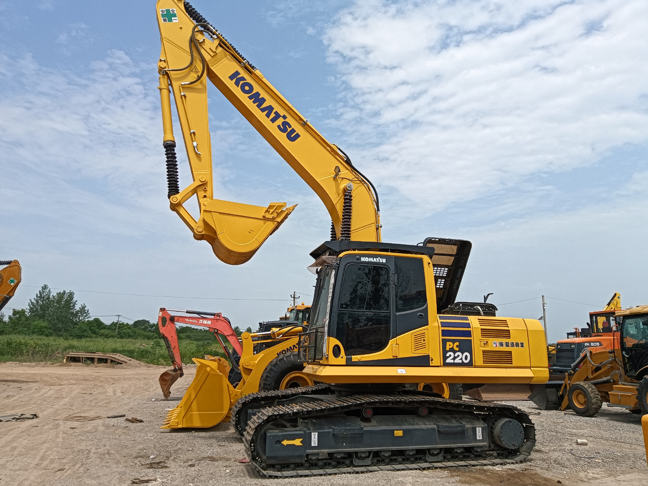 KOMATSU PC200-8 - Máy xúc bánh xích: hình 1 KOMATSU PC200-8 - Máy xúc bánh xích: hình 1