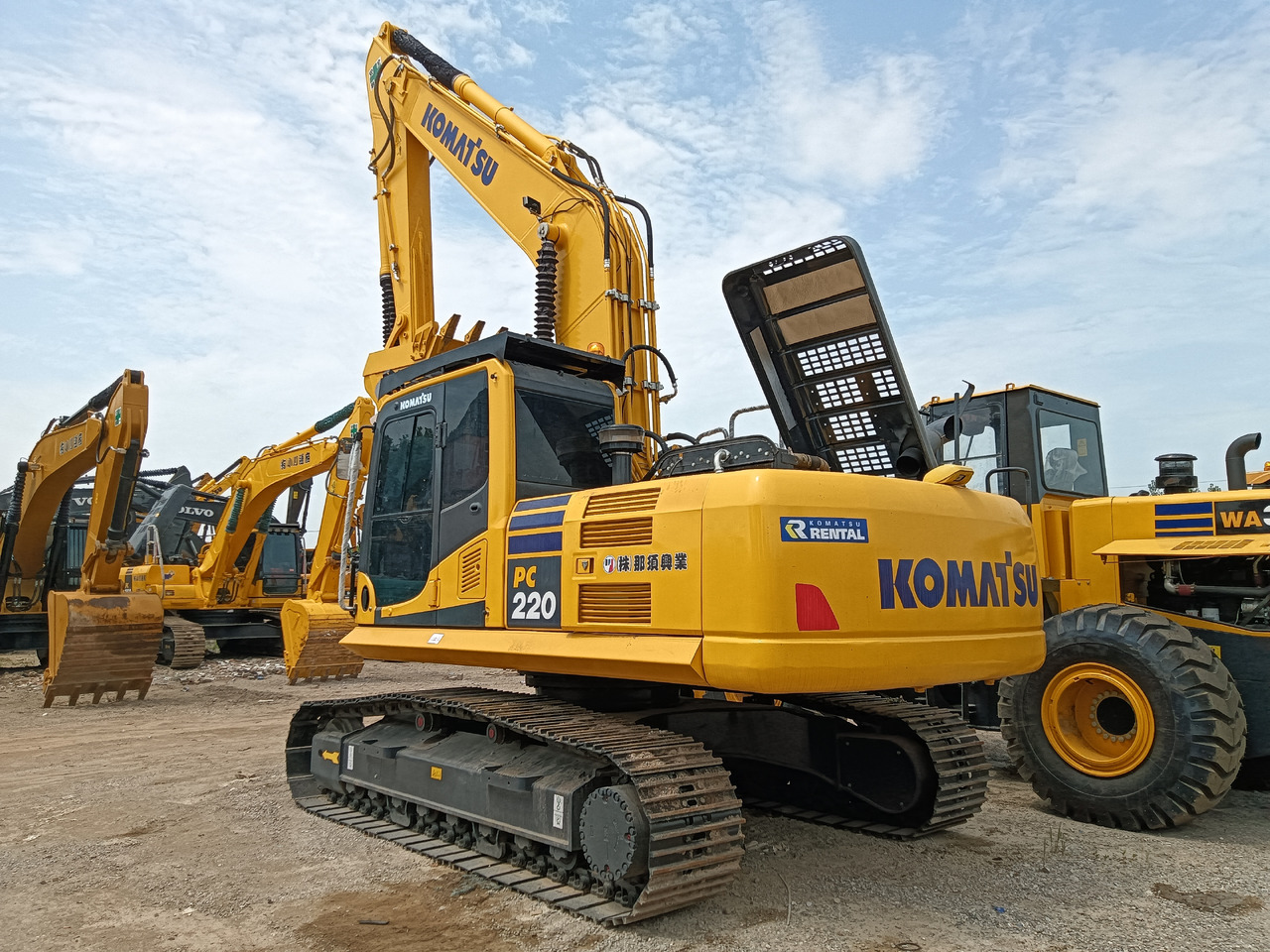 KOMATSU PC200-8 - Máy xúc bánh xích: hình 2 KOMATSU PC200-8 - Máy xúc bánh xích: hình 2