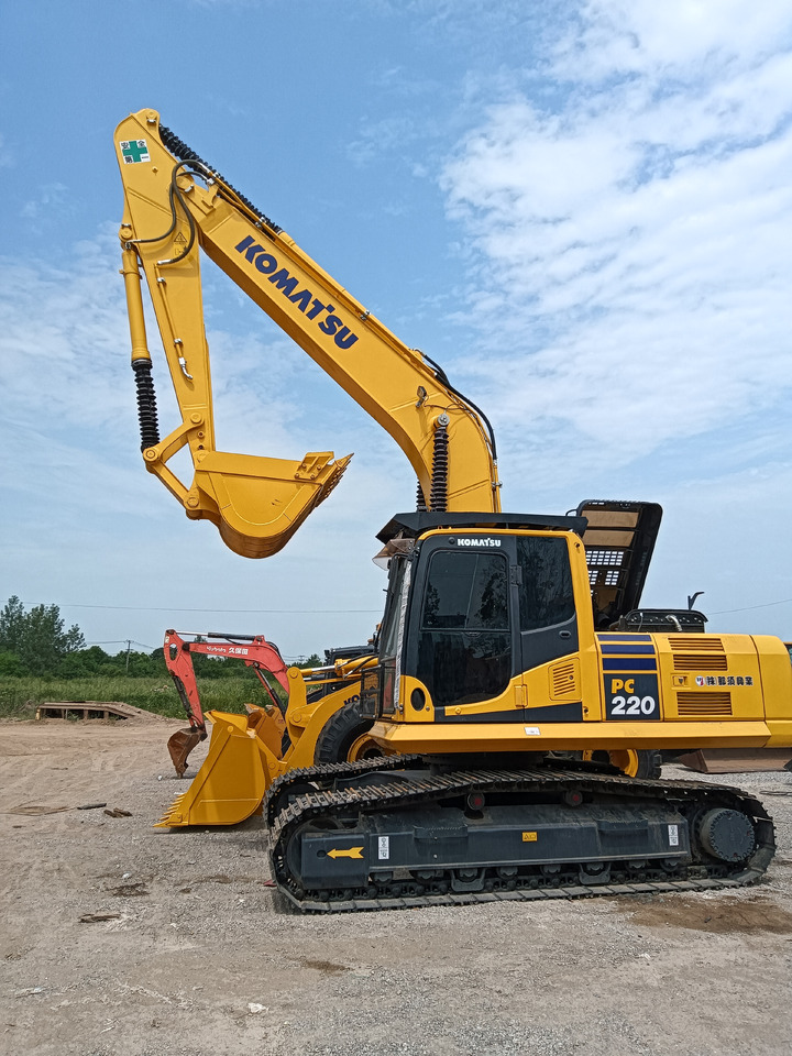 KOMATSU PC200-8 - Máy xúc bánh xích: hình 3 KOMATSU PC200-8 - Máy xúc bánh xích: hình 3