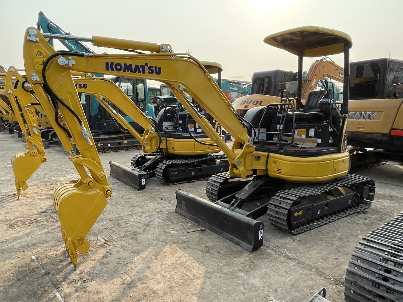KOMATSU PC30MR-3 - Máy xúc mini: hình 4 KOMATSU PC30MR-3 - Máy xúc mini: hình 4