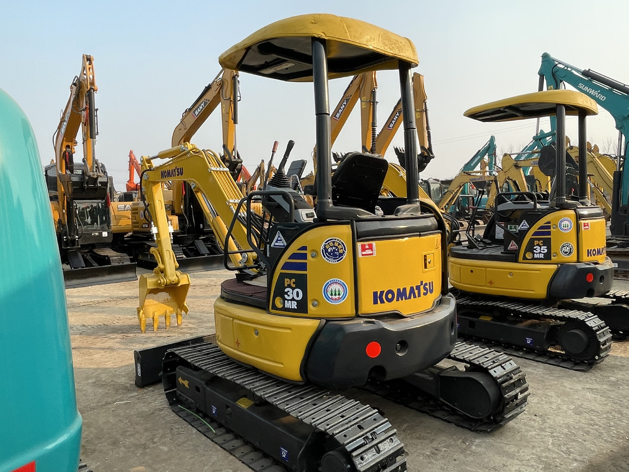 KOMATSU PC30MR-3 - Máy xúc mini: hình 1 KOMATSU PC30MR-3 - Máy xúc mini: hình 1