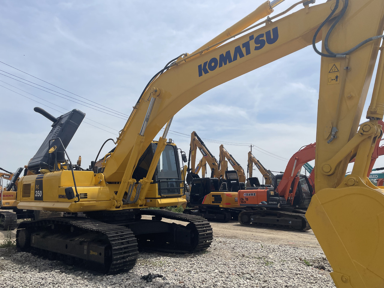 KOMATSU PC350-8 - Máy xúc bánh xích: hình 3 KOMATSU PC350-8 - Máy xúc bánh xích: hình 3
