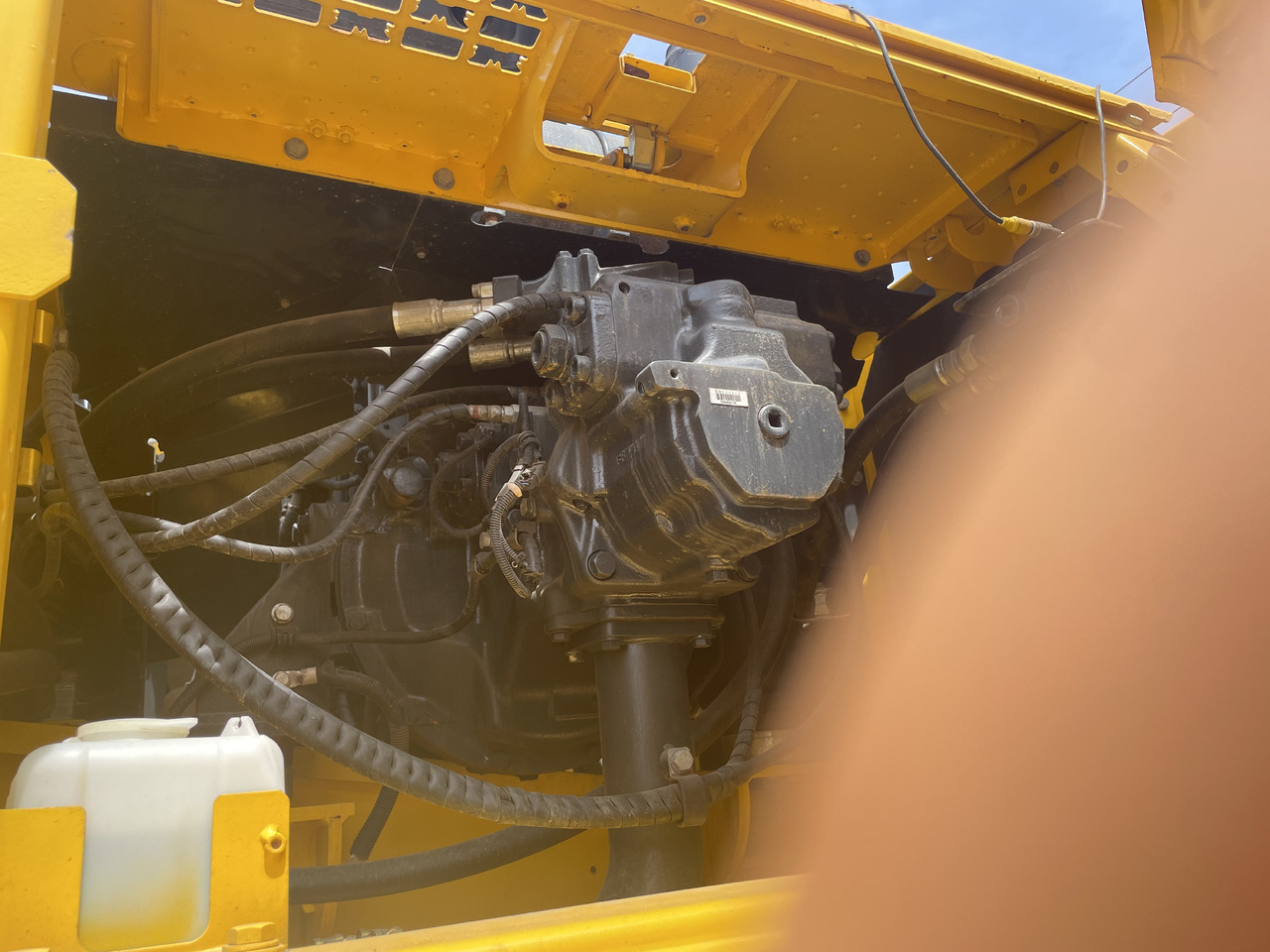 KOMATSU PC350-8 - Máy xúc bánh xích: hình 4 KOMATSU PC350-8 - Máy xúc bánh xích: hình 4
