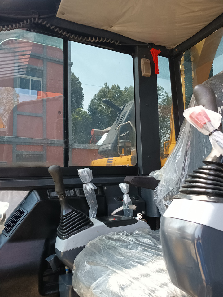 KOMATSU PC56-3 - Máy xúc mini: hình 5 KOMATSU PC56-3 - Máy xúc mini: hình 5