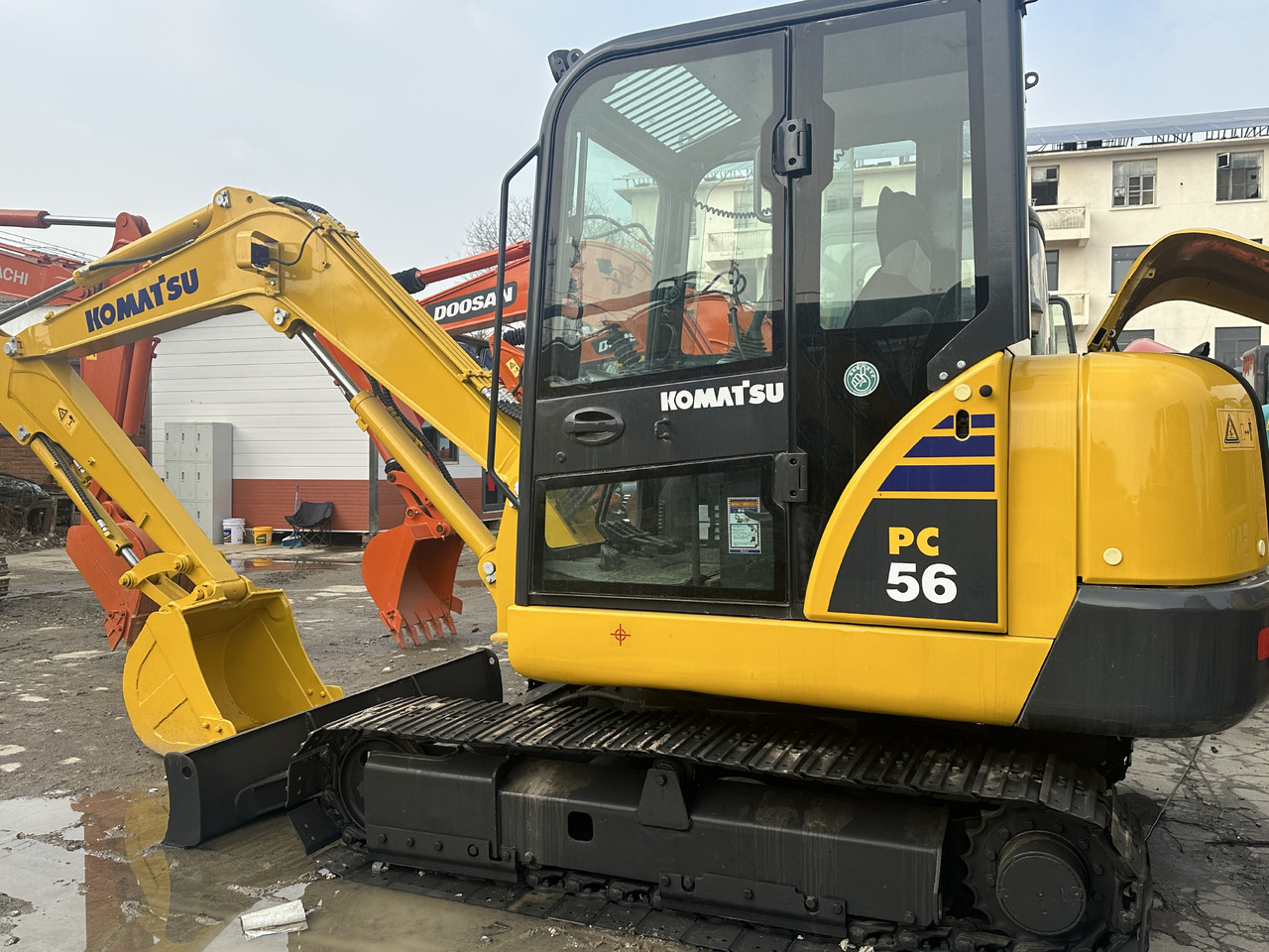 KOMATSU PC56-3 - Máy xúc mini: hình 1 KOMATSU PC56-3 - Máy xúc mini: hình 1