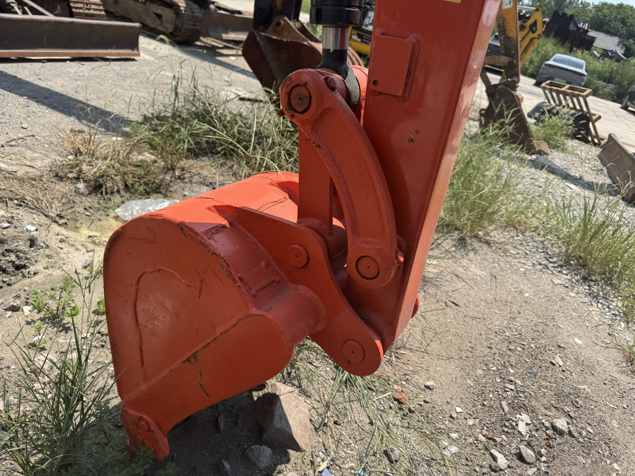 KUBOTA U35-5 - Máy xúc mini: hình 4 KUBOTA U35-5 - Máy xúc mini: hình 4
