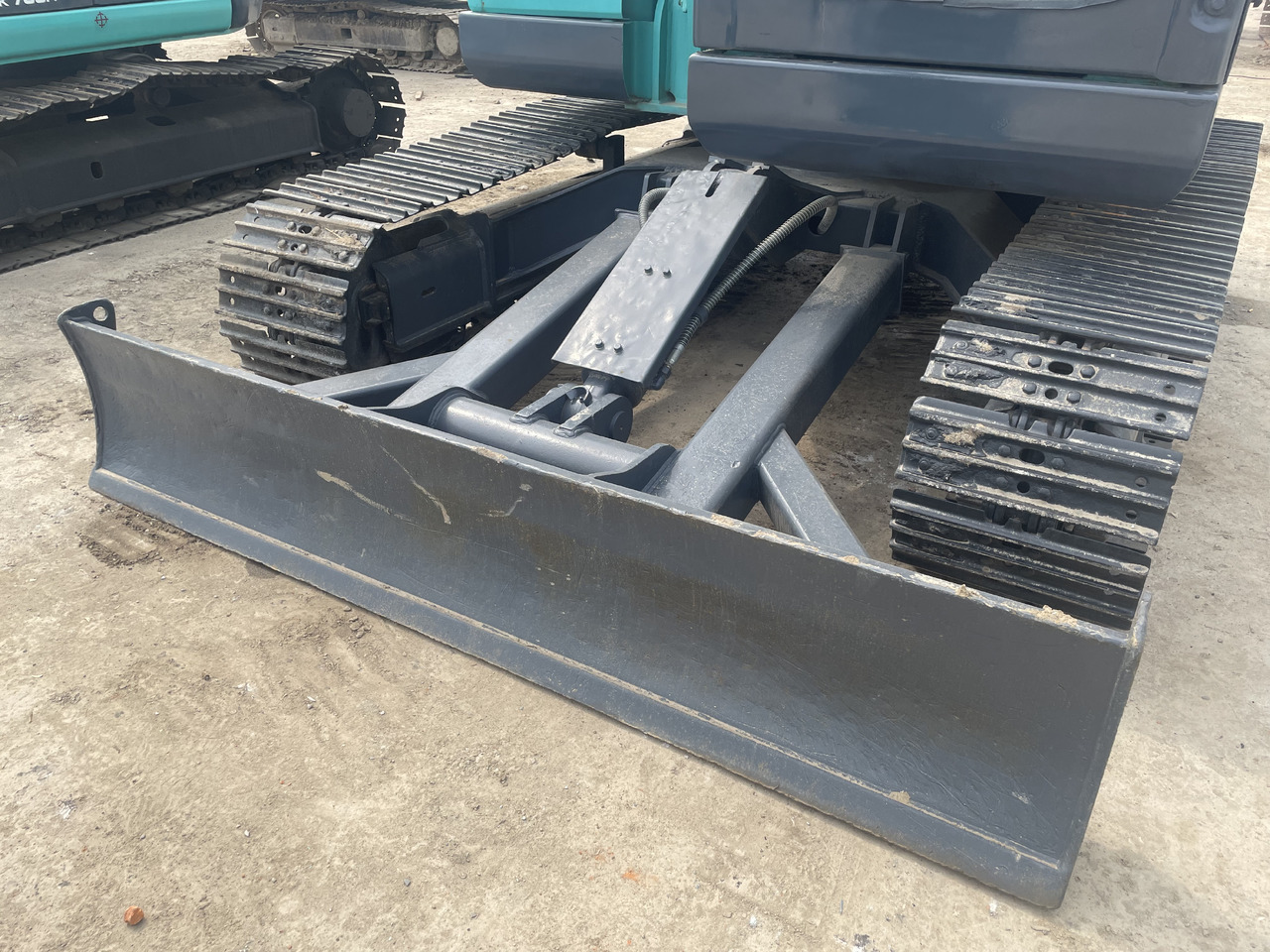 Kobelco SK 75 - Máy xúc bánh xích: hình 5 Kobelco SK 75 - Máy xúc bánh xích: hình 5