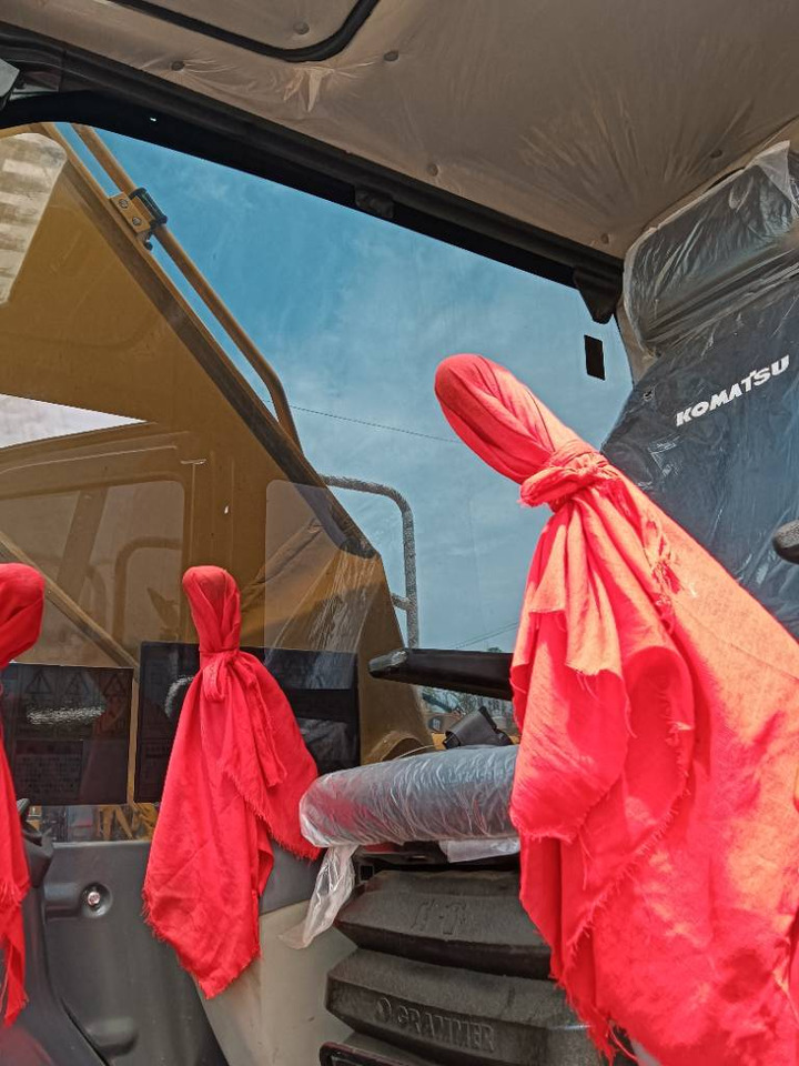 Komatsu PC 210-8 - Máy xúc bánh xích: hình 5 Komatsu PC 210-8 - Máy xúc bánh xích: hình 5