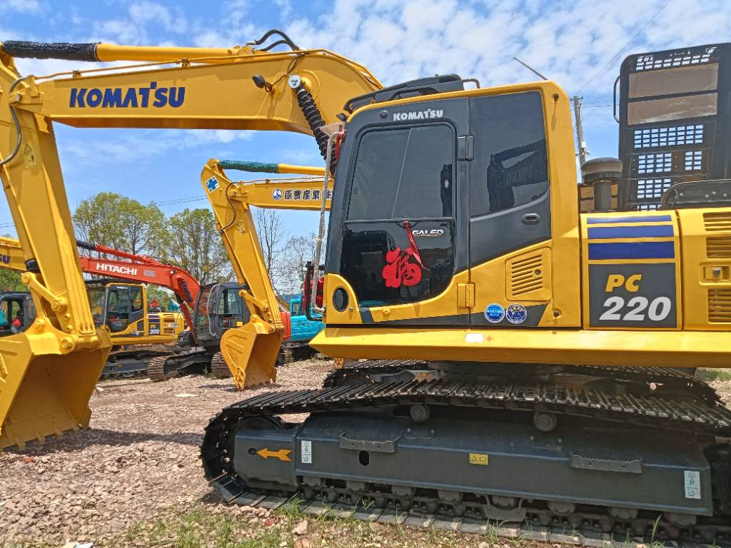 Komatsu PC 220-8 - Máy xúc bánh xích: hình 3 Komatsu PC 220-8 - Máy xúc bánh xích: hình 3