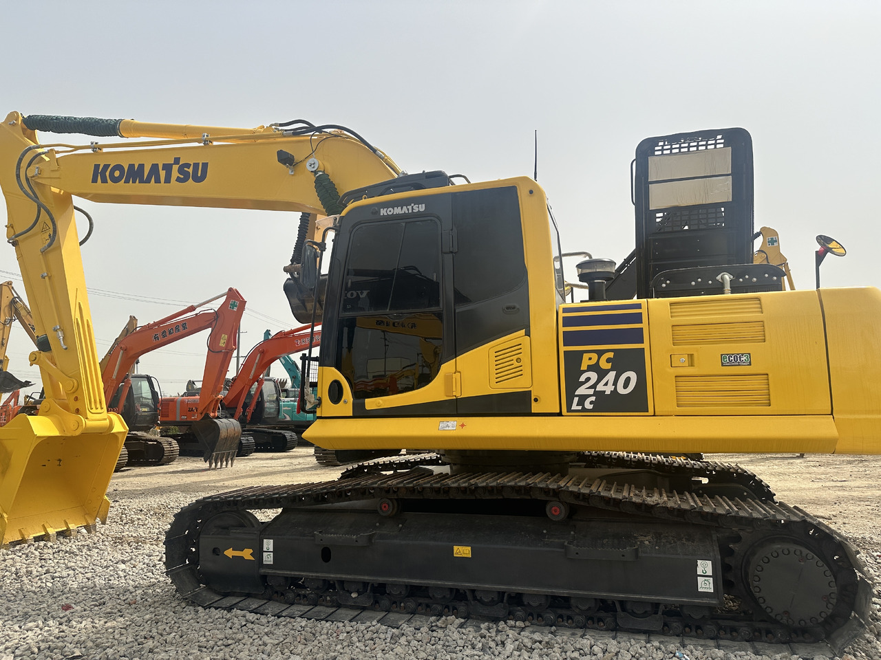 Komatsu PC 240 LC-8 - Máy xúc bánh xích: hình 1 Komatsu PC 240 LC-8 - Máy xúc bánh xích: hình 1