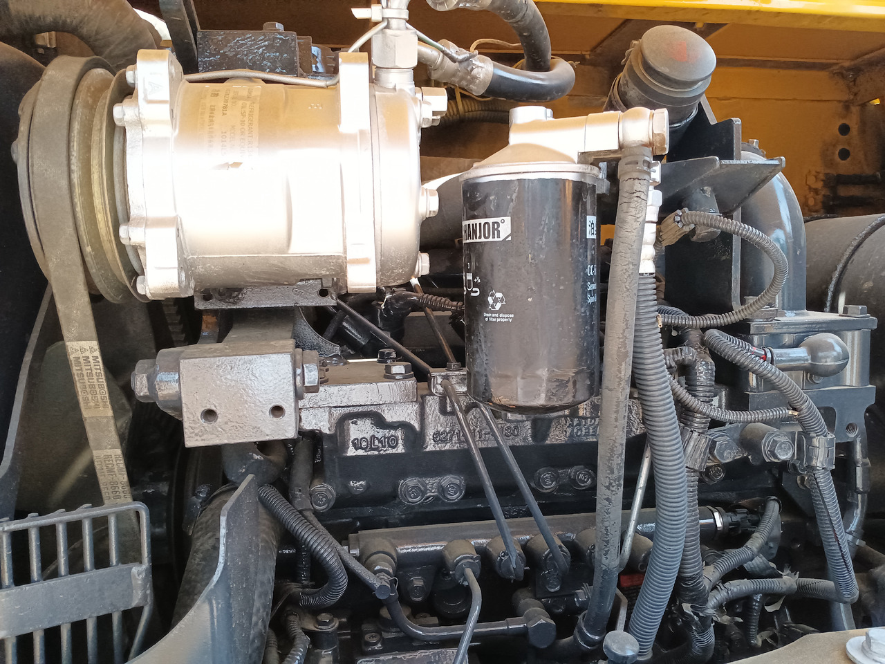 Komatsu PC70 - Máy xúc bánh xích: hình 3 Komatsu PC70 - Máy xúc bánh xích: hình 3